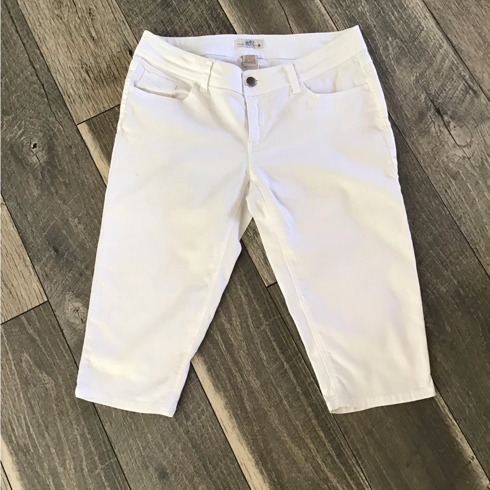 Women's White denim Bermudan shorts